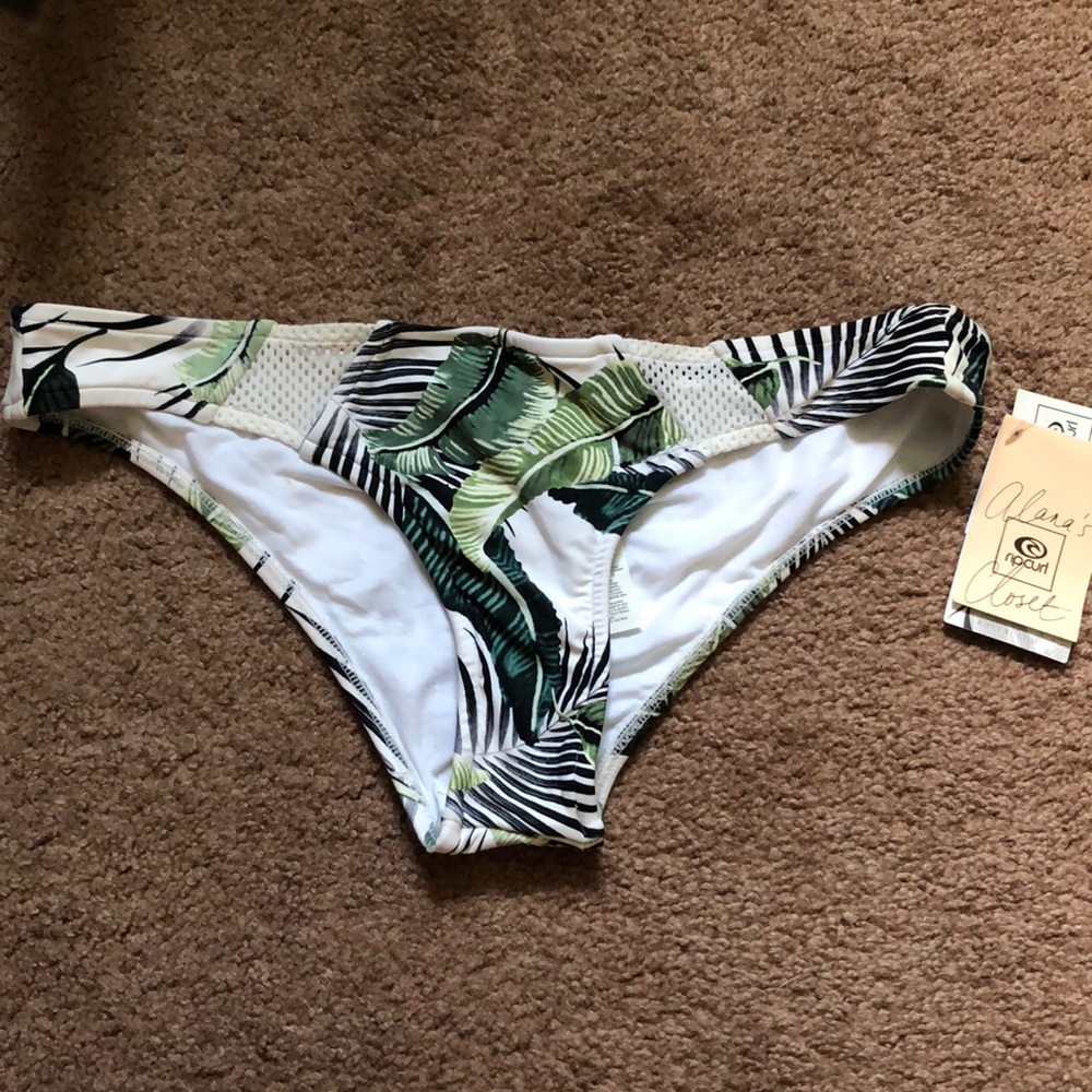 NWT Cheeky bikini bottom
